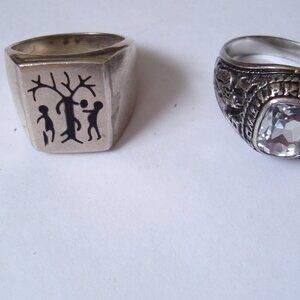 4 STERLING SILVER RINGS ( 1 US SCHOOL RING )